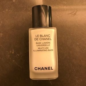 Le Blanchard De Chanel Base Illuminating multiuse
